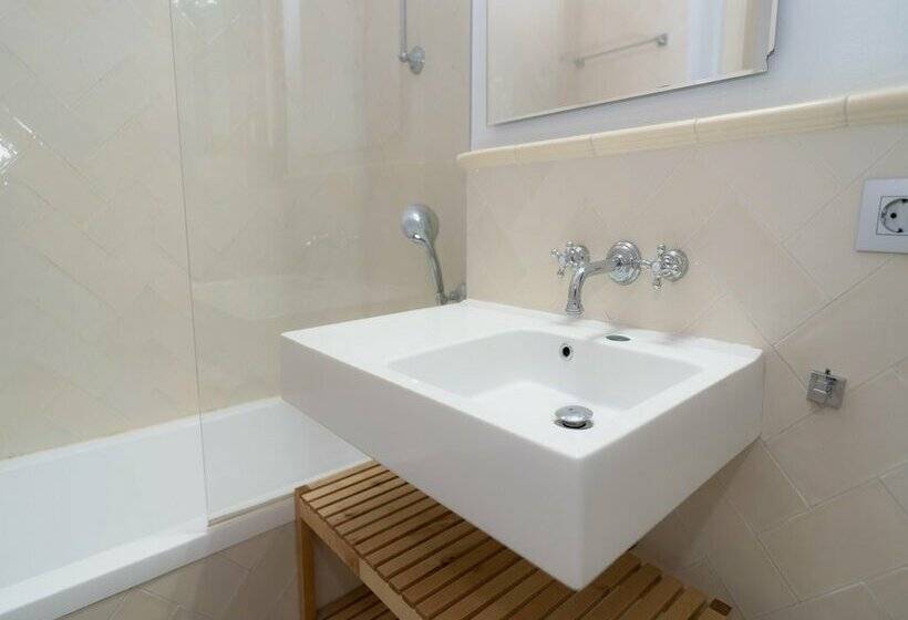 Azz Sevilla Torre de La Plata Apartamentos