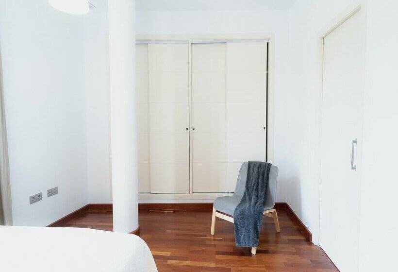 Azz Sevilla Torre de La Plata Apartamentos