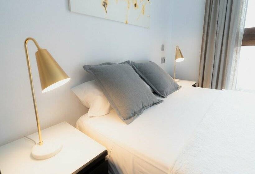 Azz Sevilla Torre de La Plata Apartamentos