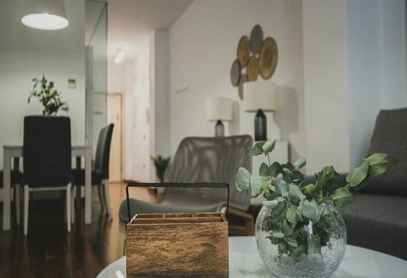 Azz Sevilla Torre de La Plata Apartamentos