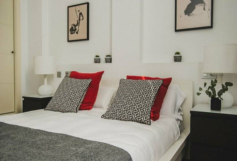 Azz Sevilla Torre de La Plata Apartamentos