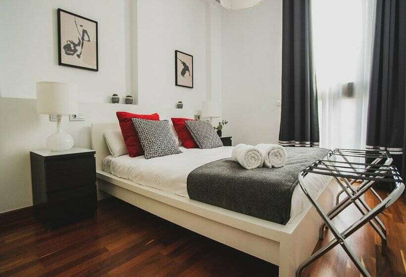 Azz Sevilla Torre de La Plata Apartamentos