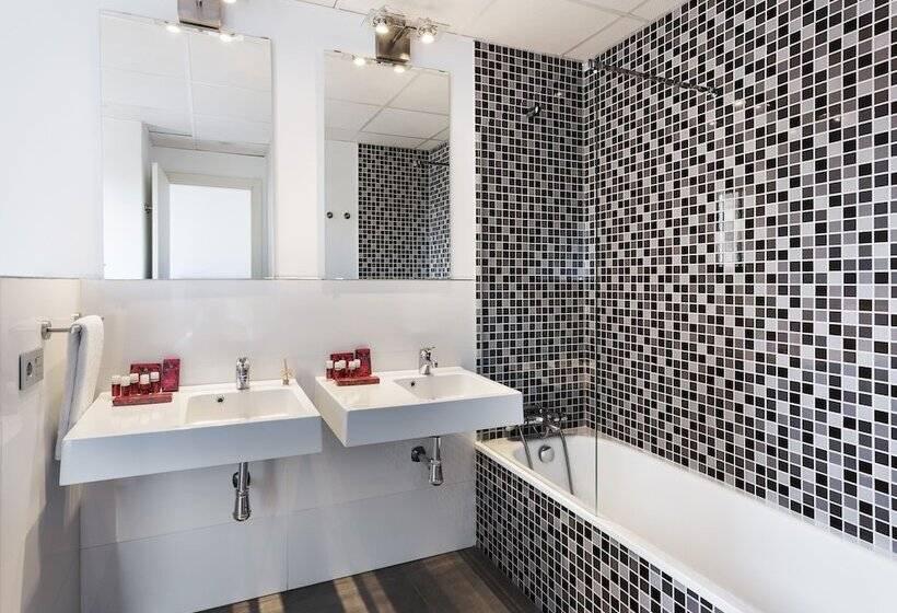 Azz Sevilla Torre de La Plata Apartamentos