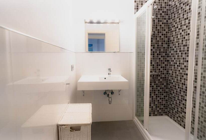 Azz Sevilla Torre de La Plata Apartamentos