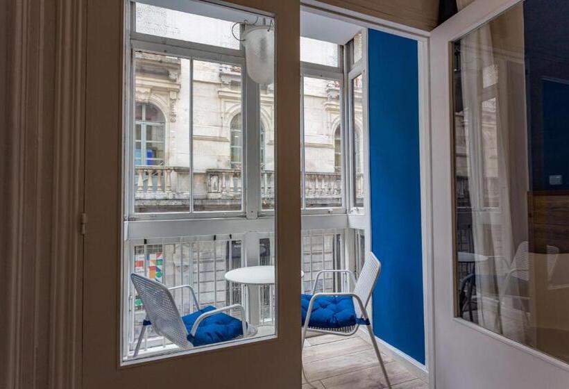 تختخواب و صبحانه Casual Blue