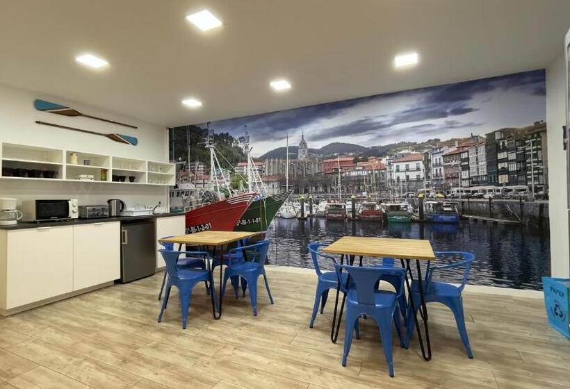 تختخواب و صبحانه Casual Blue