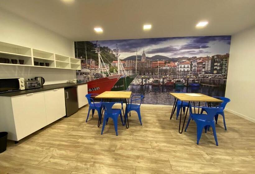 تختخواب و صبحانه Casual Blue