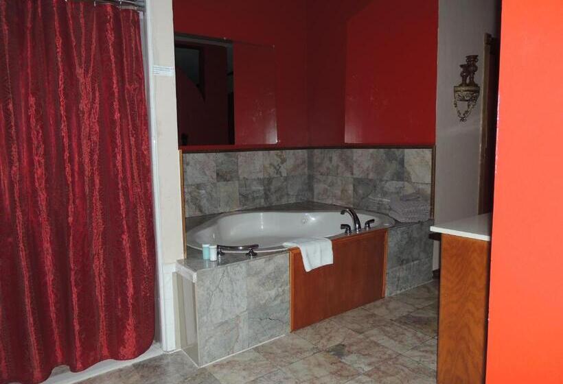 مبيت وإفطار The Whispering Pines Inn