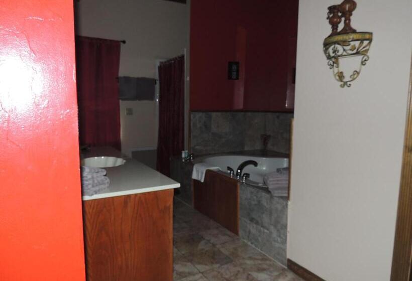 مبيت وإفطار The Whispering Pines Inn