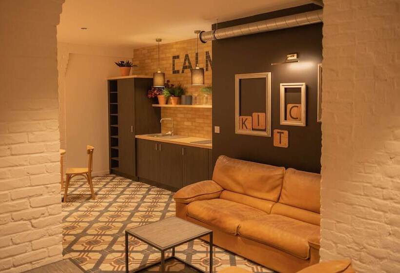 Calm Appart  & Hostel