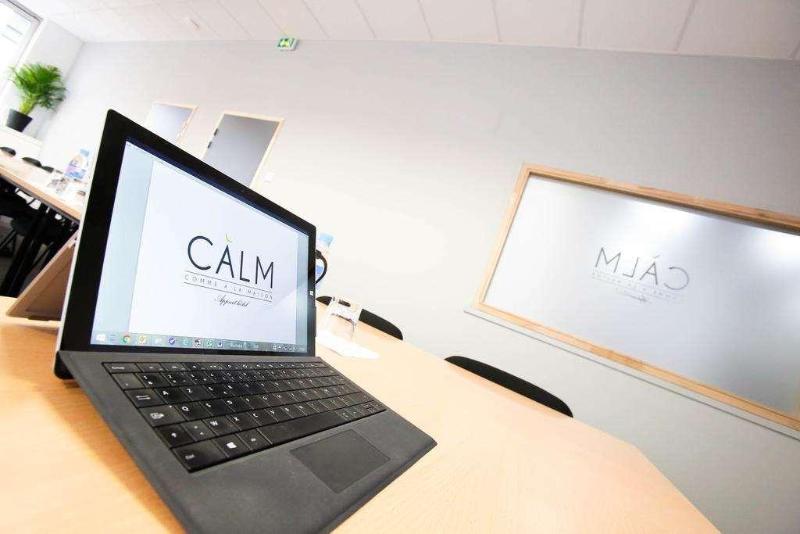 Calm Appart  & Hostel