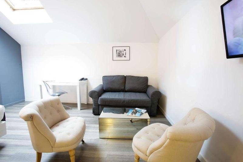 Calm Appart  & Hostel