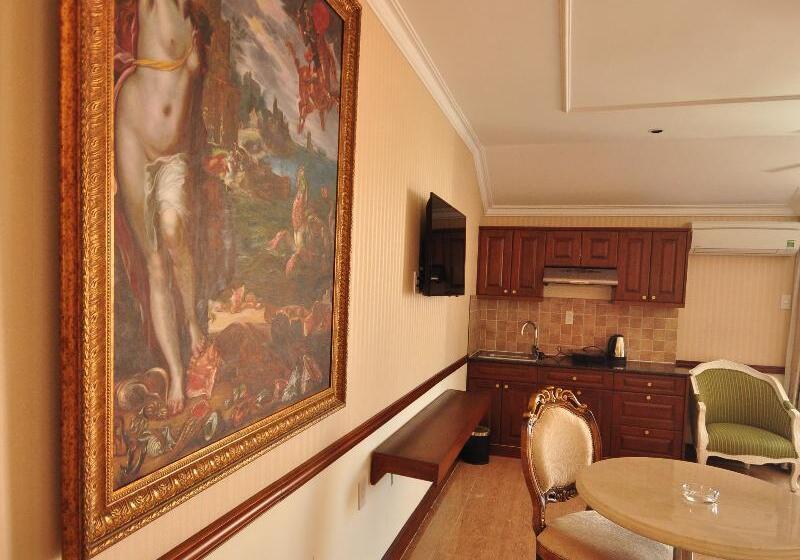 Central Hotel & Residences Swimming Pool