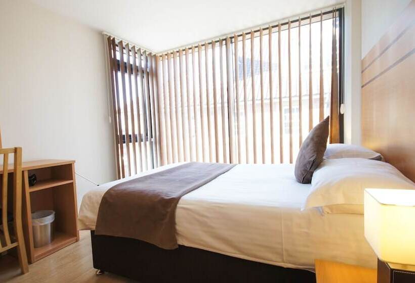 Crompton House Apartments