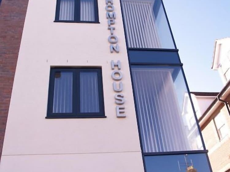 Crompton House Apartments