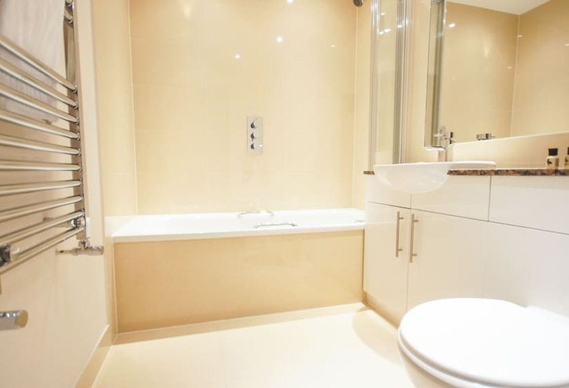 Crompton House Apartments