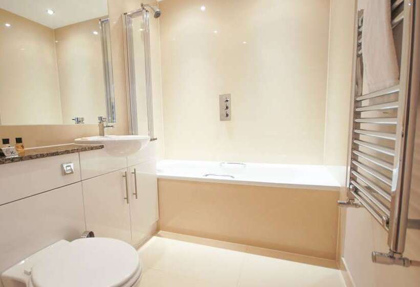 Crompton House Apartments