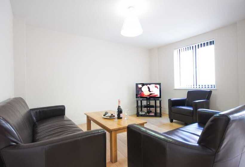 Crompton House Apartments