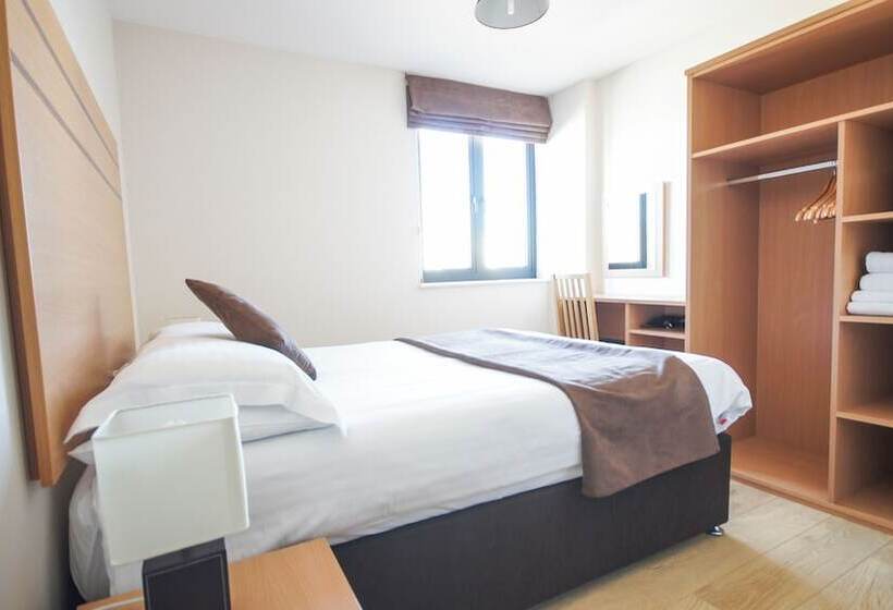 Crompton House Apartments