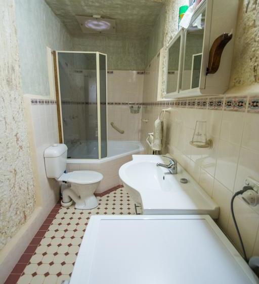 Down To Erth Bed And Breakfast