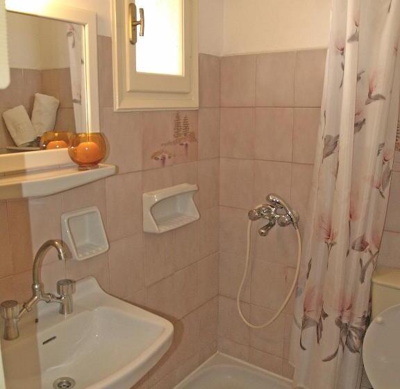 Elli Marina Studios And Apartments