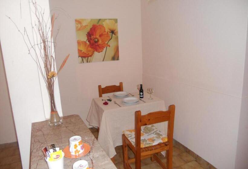 Elli Marina Studios And Apartments