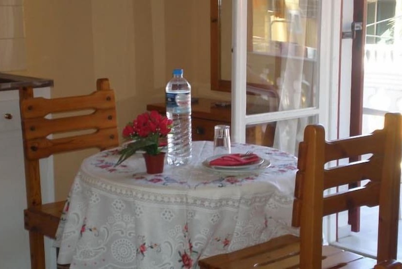 Elli Marina Studios And Apartments