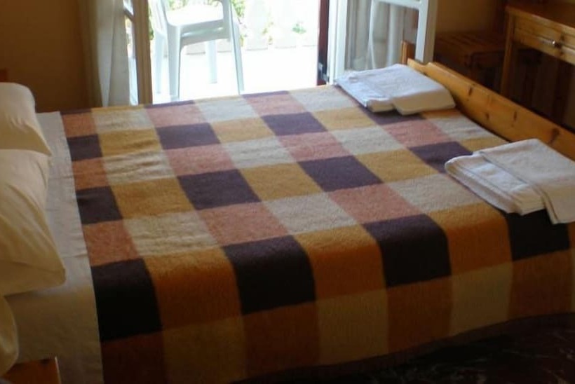 Elli Marina Studios And Apartments