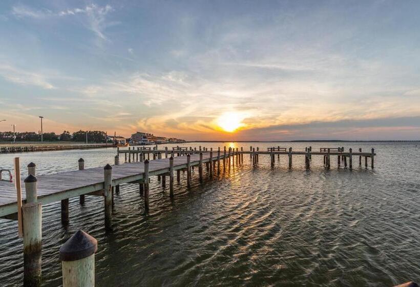 هتل Bay Club Resort