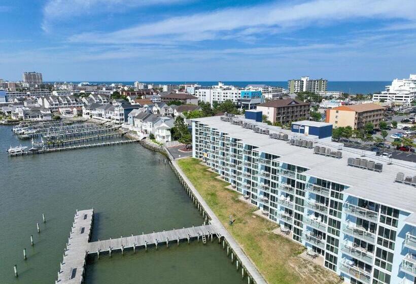 هتل Bay Club Resort