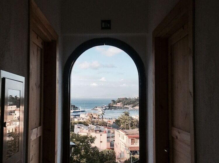 בית מלון כפרי Black Market