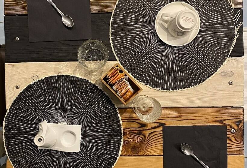 בית מלון כפרי Black Market