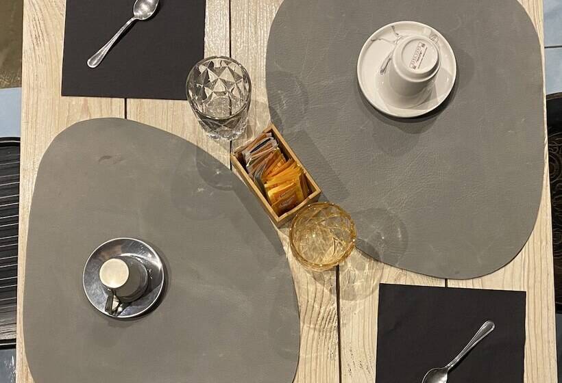 בית מלון כפרי Black Market