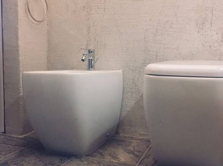 בית מלון כפרי Black Market