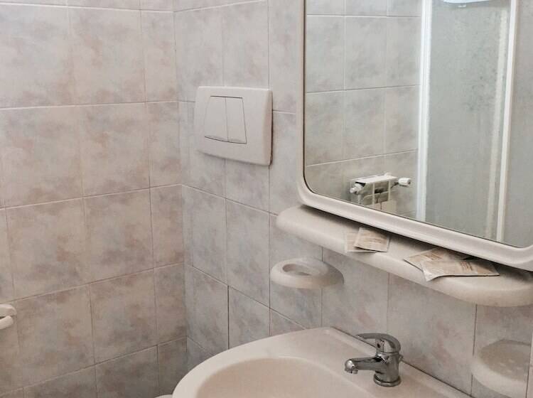 בית מלון כפרי Black Market