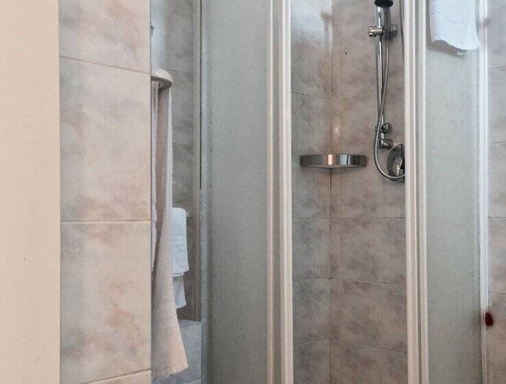 בית מלון כפרי Black Market