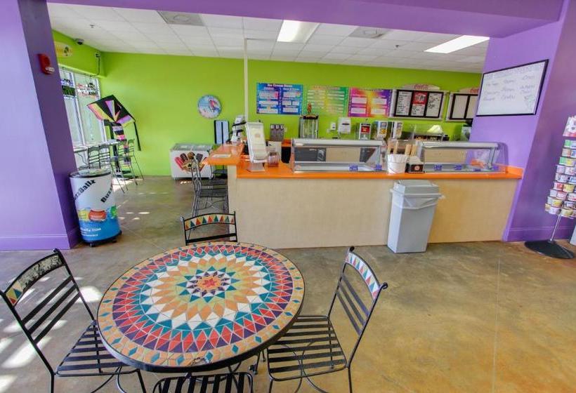 בית מלון כפרי Boardwalk Beach Resort By Book That Condo