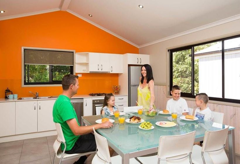 فندق Burleigh Beach Tourist Park