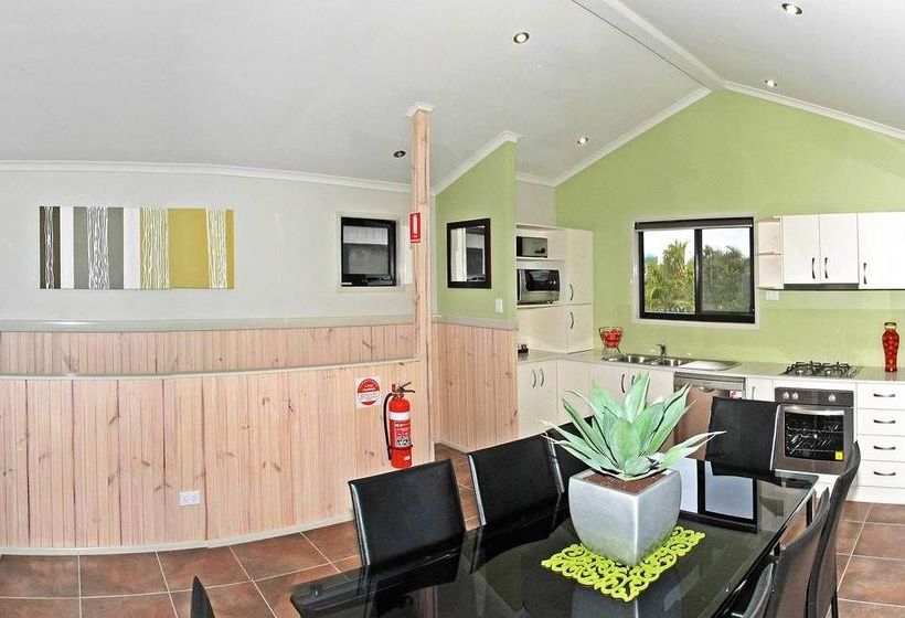 فندق Burleigh Beach Tourist Park