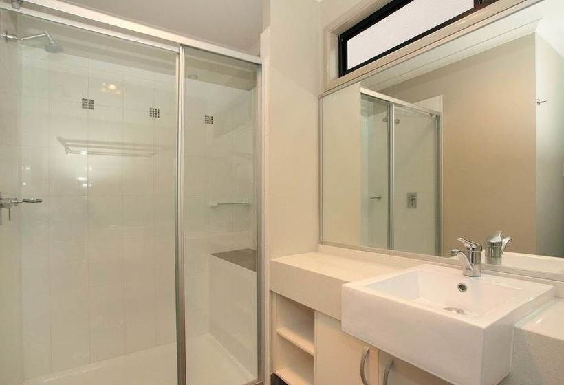 فندق Burleigh Beach Tourist Park