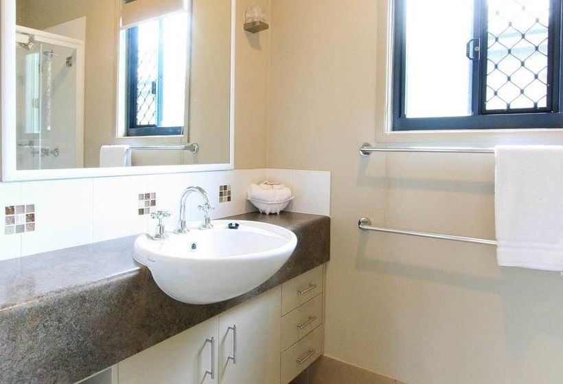 فندق Burleigh Beach Tourist Park