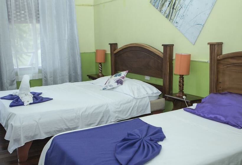 فندق Caribbean Paradise Eco Lodge