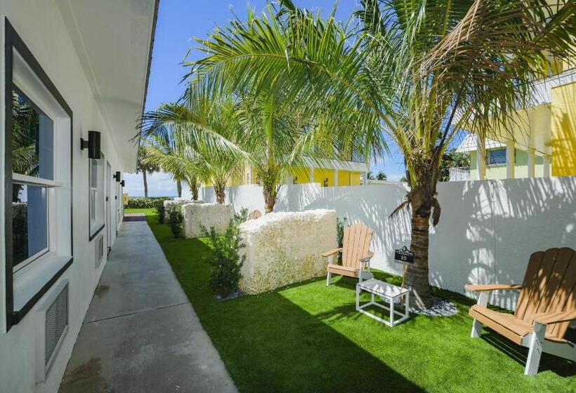 فندق Casey Key Resorts  Beachfront