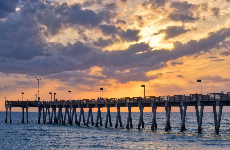 فندق Casey Key Resorts  Beachfront