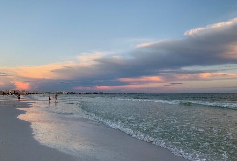 فندق Casey Key Resorts  Beachfront