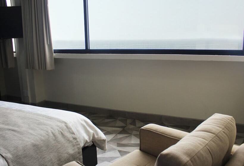 בית מלון כפרי Corona Plaza