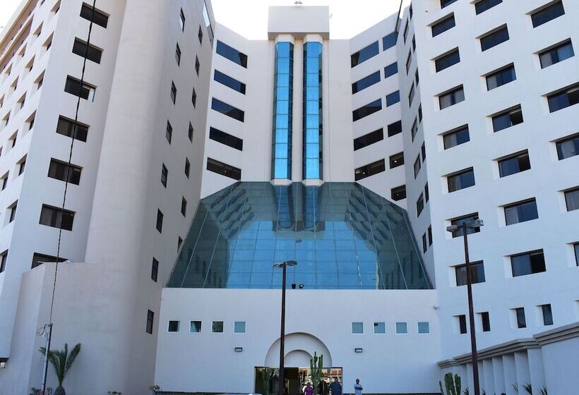 בית מלון כפרי Corona Plaza