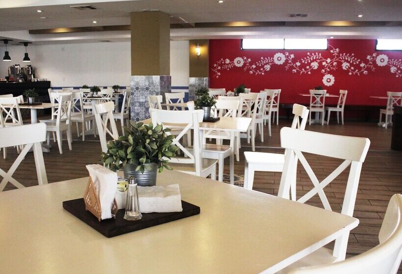 בית מלון כפרי Corona Plaza