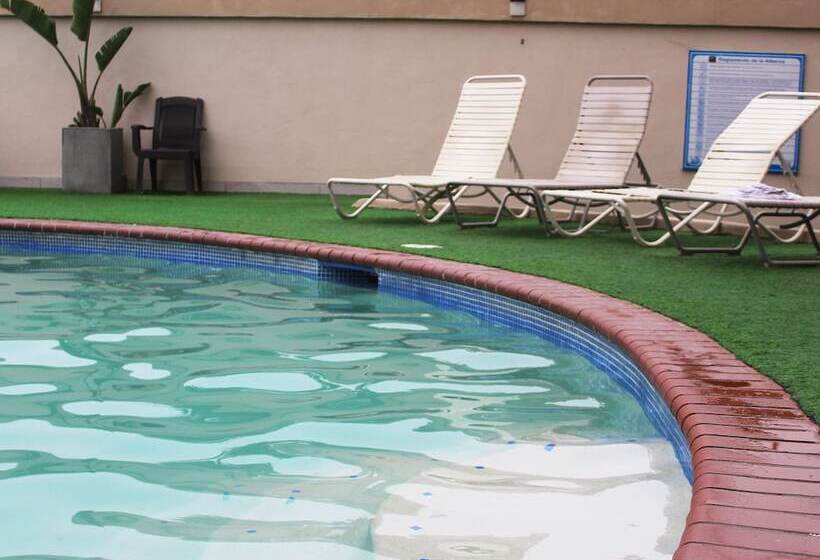 בית מלון כפרי Corona Plaza