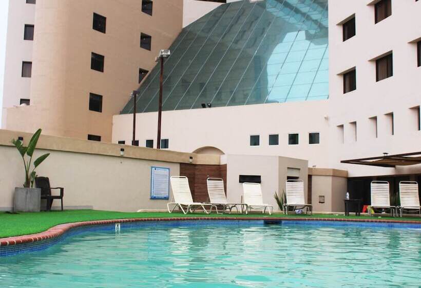 בית מלון כפרי Corona Plaza